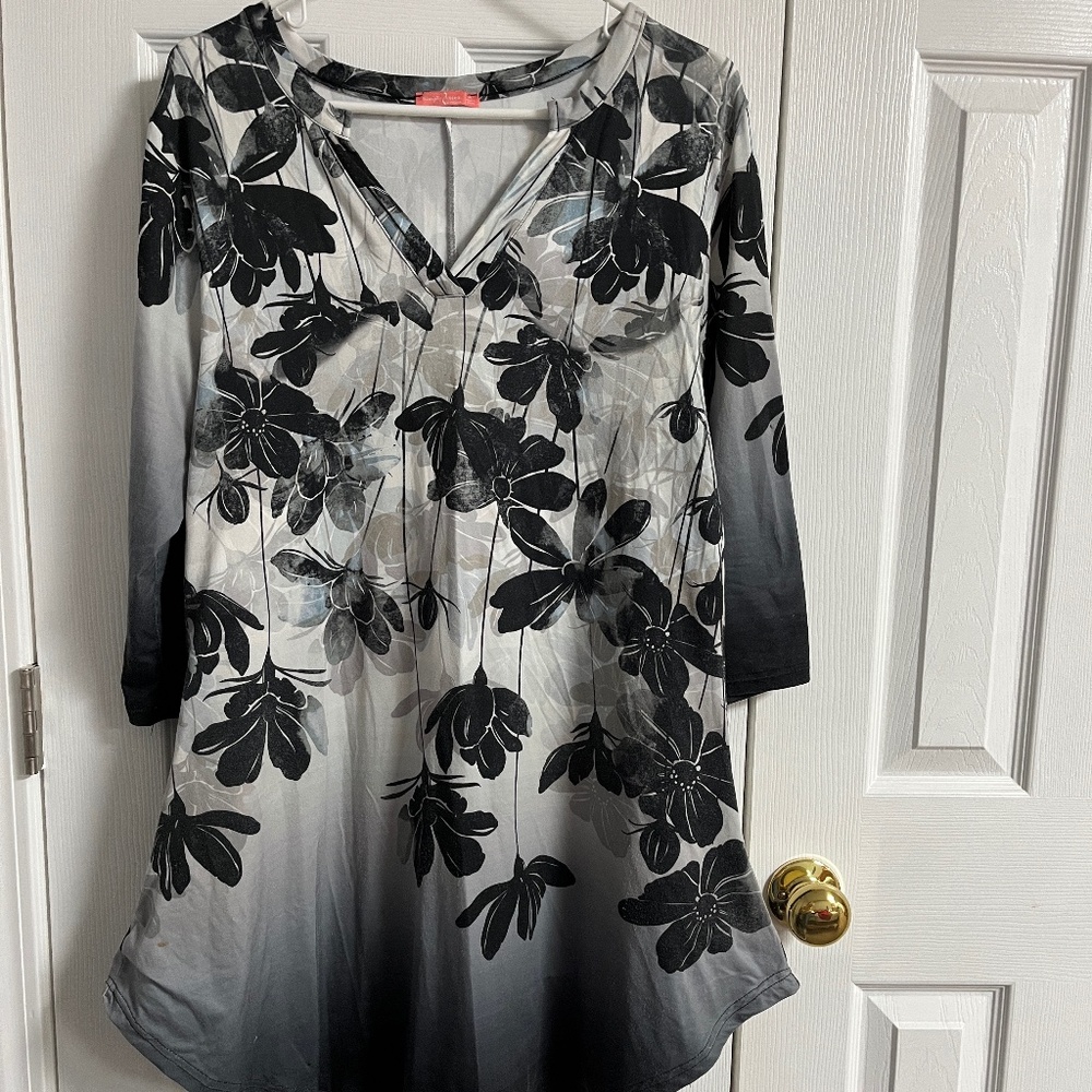 Simply Aster Black & Silver Floral Tunic, Size XL